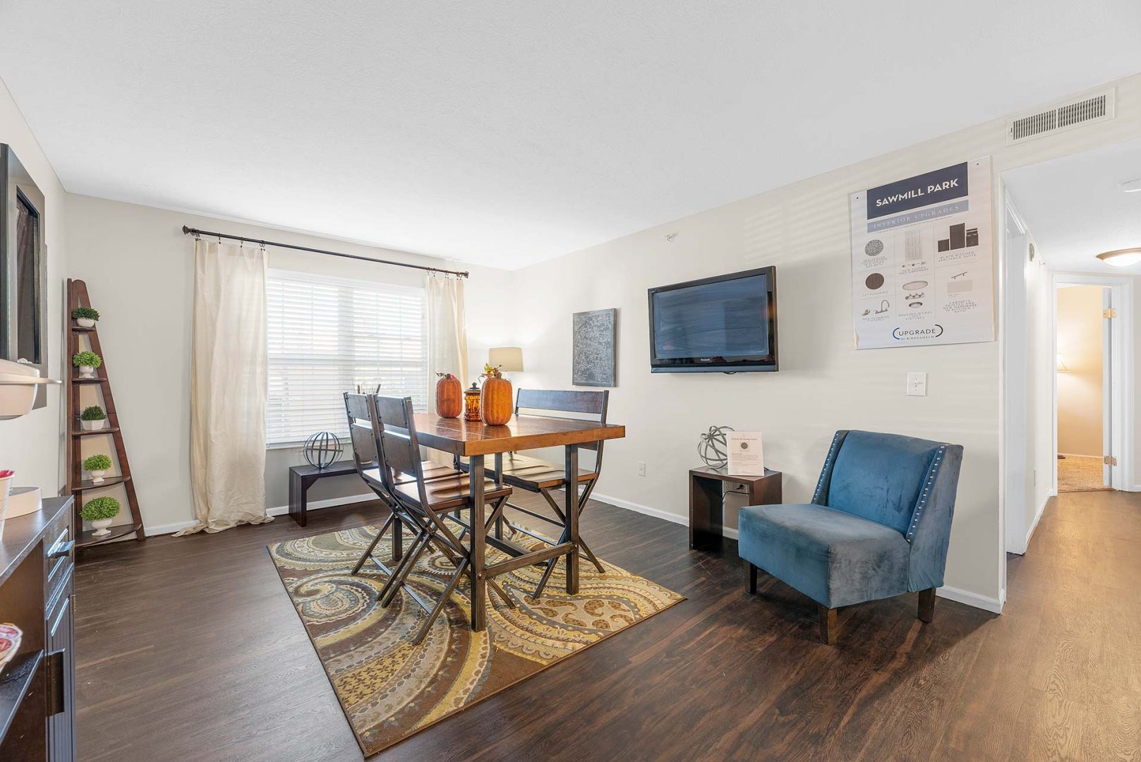 the living room and dining room area at The Sawmill Park