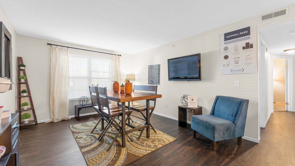 the living room and dining room area at The Sawmill Park